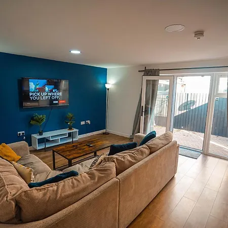Private And Spacious 2 Bedroom House - Free Parking! Кардифф Экстерьер фото