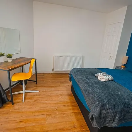 Private And Spacious 2 Bedroom House - Free Parking! Кардифф Экстерьер фото
